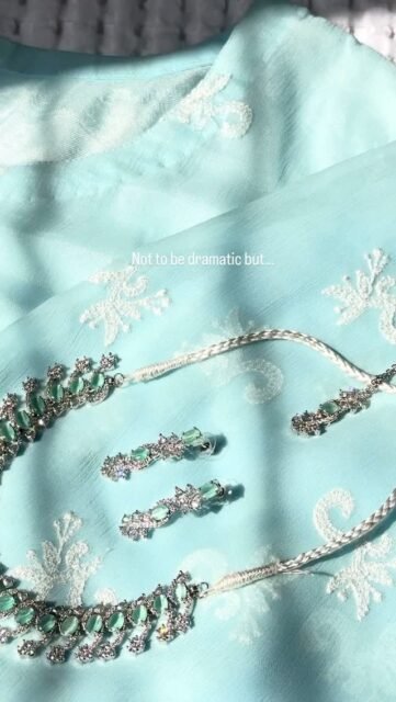 Not to be dramatic but…
this is the kind of elegance that makes people pause mid-conversation and ask, “where did you get that from?” ✨

Because let’s be honest — an outfit is never just an outfit.
It’s the details that turn heads. The shimmer of a statement clutch, the soft glow of emerald tones, the sparkle that catches the light just right 💫

This mint dream paired with our handcrafted clutch & artificial jewelry set is giving:
💎 effortless luxury
💎 soft feminine power
💎 “I didn’t try too hard, but I still stole the show” energy

And the best part?
You don’t need a heavy budget to look like that girl.

Whether it’s Eid, a wedding, dholki night, or just you wanting to feel extra ✨ — this combo is your moment.

So… are you ready to be the reason people save your outfit for “inspo”? 👀

💌 DM to order
📦 Limited pieces available
⏳ Don’t wait till it’s sold out (because it will be)

⸻

#ClutchLove #JewelryGoals #DesiStyle #pakistanifashion